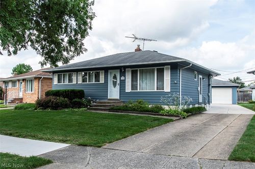 19155 Davinwood Drive, Cleveland, OH, 44135 | Card Image