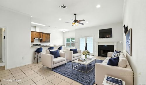 637 Topaz Ave, Seguin, TX, 78155-7923 | Card Image