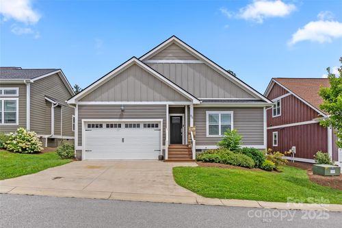 66 Leyland Cir, Hendersonville, NC, 28792-0432 | Card Image