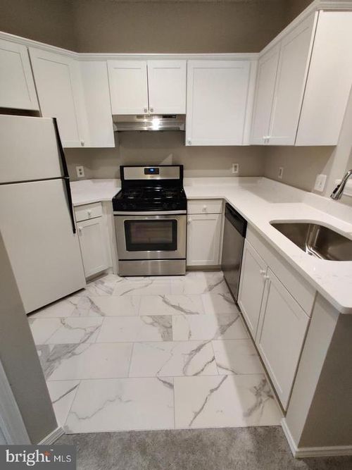 203-13058 Autumn Woods Way, FAIRFAX, VA, 22033-5136 | Card Image