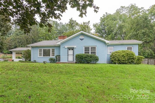 905 Temon St, Hendersonville, NC, 28739-5605 | Card Image