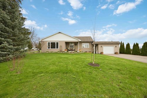 8376 Townsend Line, Lambton Shores, ON, N0M1B0 | Card Image