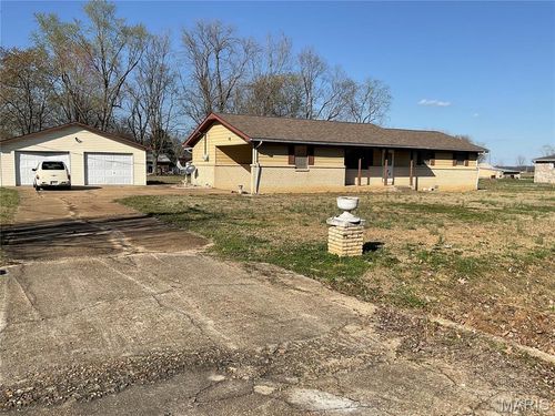 363 Harrison Ln, Poplar Bluff, MO, 63901-6762 | Card Image