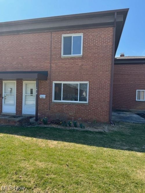 1618 Ridgewick Dr, Wickliffe, OH, 44092-1629 | Card Image