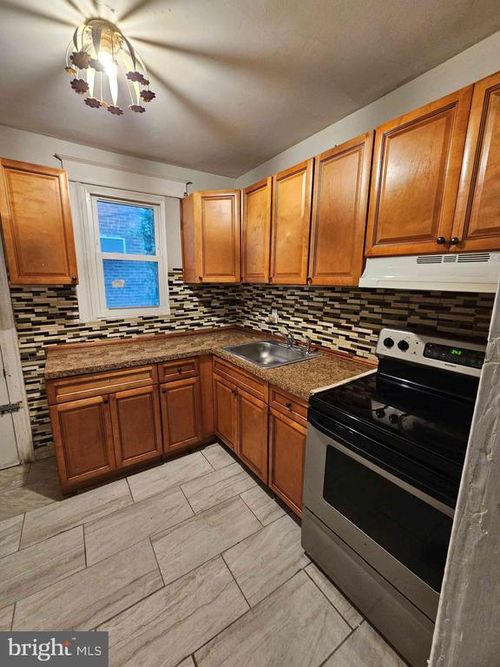 164 W Clarkson Ave, PHILADELPHIA, PA, 19120-2927 | Card Image