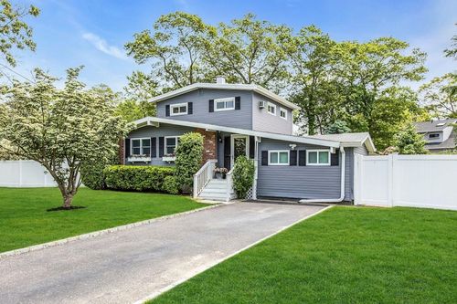 5 Tucker Dr, Bayport, NY, 11705-1233 | Card Image