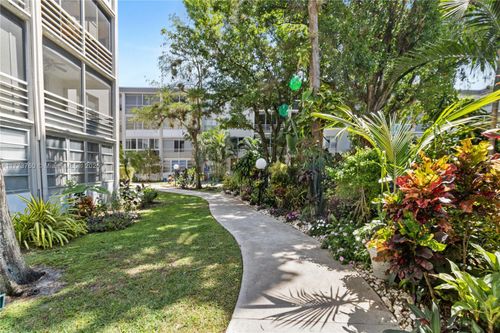 apt-423-4850 Nw 29th Ct, Lauderdale Lakes, FL, 33313-1625 | Card Image