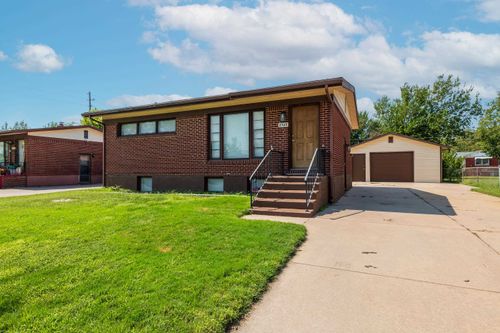 2325 S Glenn St, Wichita, KS, 67213-3131 | Card Image