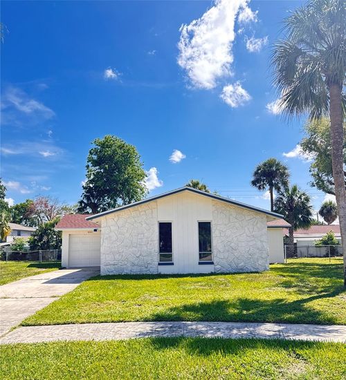 8302 N Flintrock Ct, TAMPA, FL, 33615-5501 | Card Image