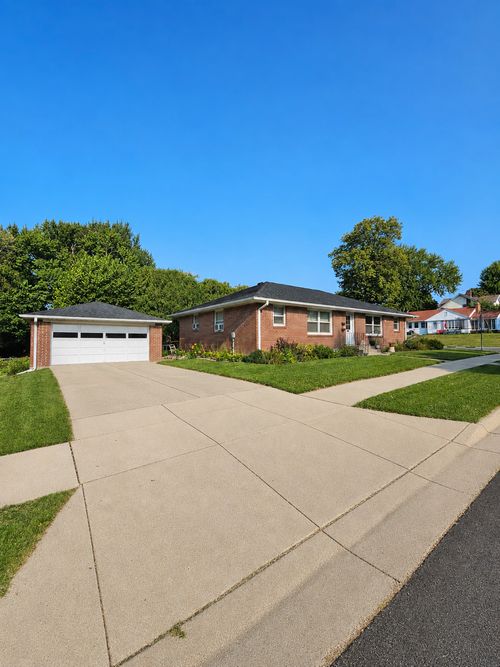214 1st Ave Nw, New Prague, MN, 56071-1504 | Card Image