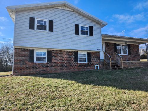 3021 Thompson Ln, Westmoreland, TN, 37186-2090 | Card Image