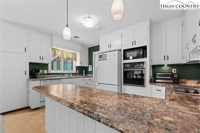 115 Split Rail Ln, House other with 2 bedrooms, 3 bathrooms and null parking in Blowing Rock NC | Image 18