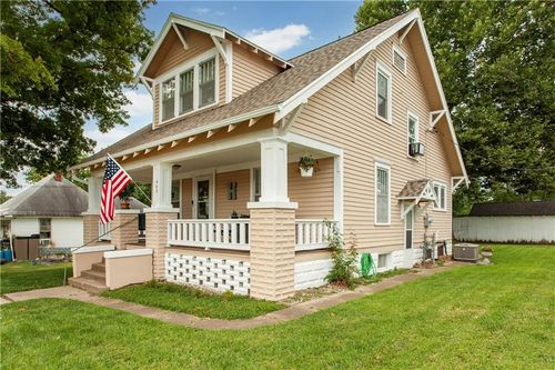 402 Bridge St, Sweet Springs, MO, 65351-1340 | Card Image