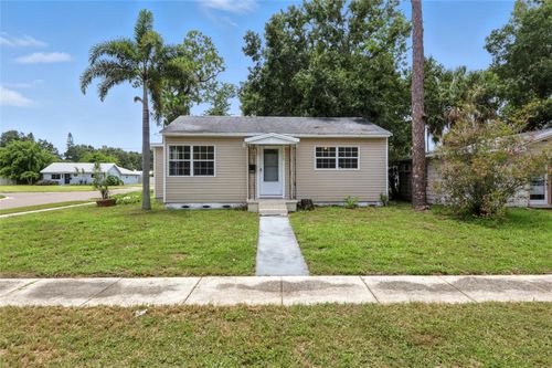 140 Sw Lincoln Cir N, St Petersburg, FL, 33703-1352 | Card Image