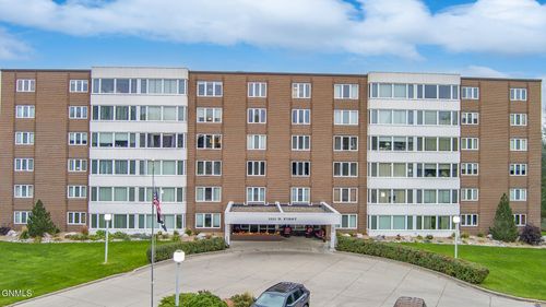 1111 N 1st St, Bismarck, ND, 58501-3571 | Card Image