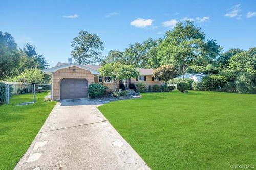 412 Tree Rd, South Setauket, NY, 11720-1026 | Card Image