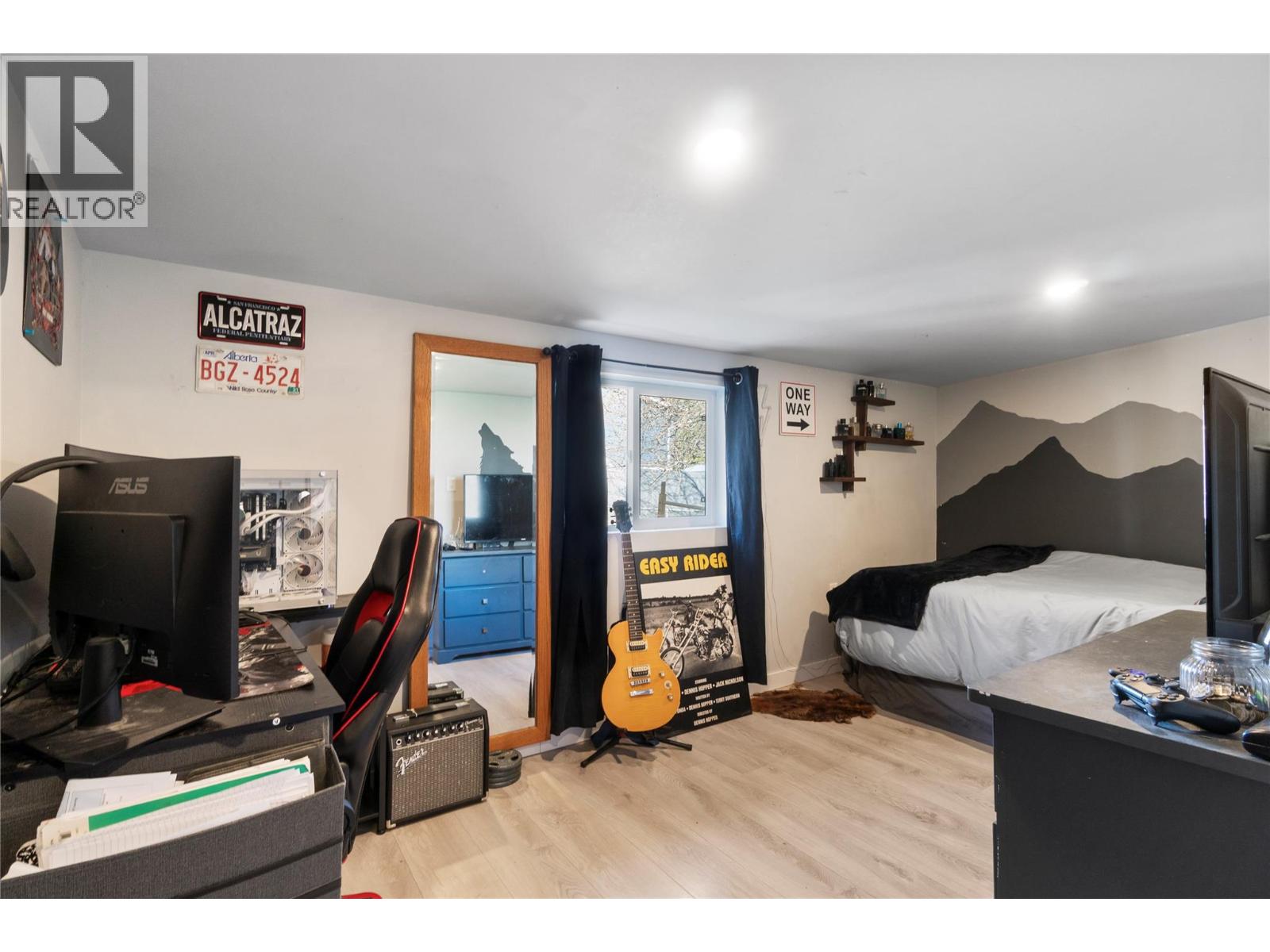 Residential in Canoe 5