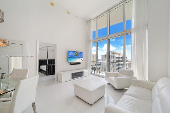 APT-2807 - 475 Brickell Ave, Condo with 2 bedrooms, 2 bathrooms and null parking in Miami FL | Image 6