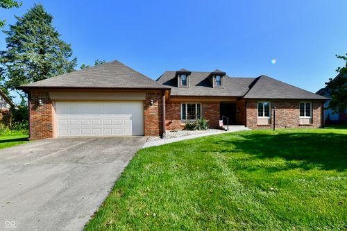 3190 Greensview Dr, Greenwood, IN, 46143-9577 | Card Image