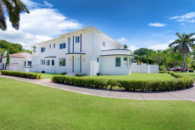 5861 Lagorce Dr, House other with 4 bedrooms, 4 bathrooms and null parking in Miami Beach FL | Image 5