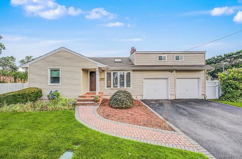 28 Greenvale Lane, Oyster Bay, NY, 11791 | Card Image
