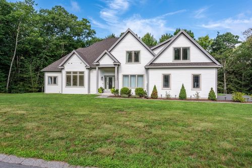 114 Lindenridge Rd, Amherst, MA, 01002-9707 | Card Image