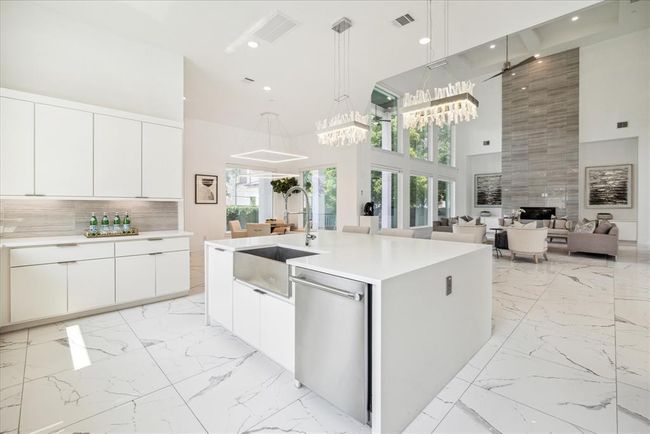 NOTICE THE STUNNING CRYSTAL LIGHT FIXTURES! | Image 16
