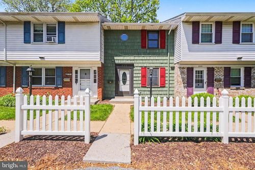933 E Maple St, PALMYRA, PA, 17078-2816 | Card Image