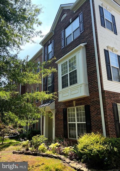 15820 Mackenzie Manor Dr, HAYMARKET, VA, 20169-4924 | Card Image