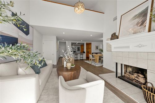 apt-334-8180 Manitoba St, Playa del Rey, CA, 90293-8738 | Card Image