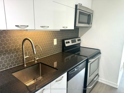 1626 - 38 Joe Shuster Way, Condo with 2 bedrooms, 1 bathrooms and 1 parking in Toronto ON | Image 3