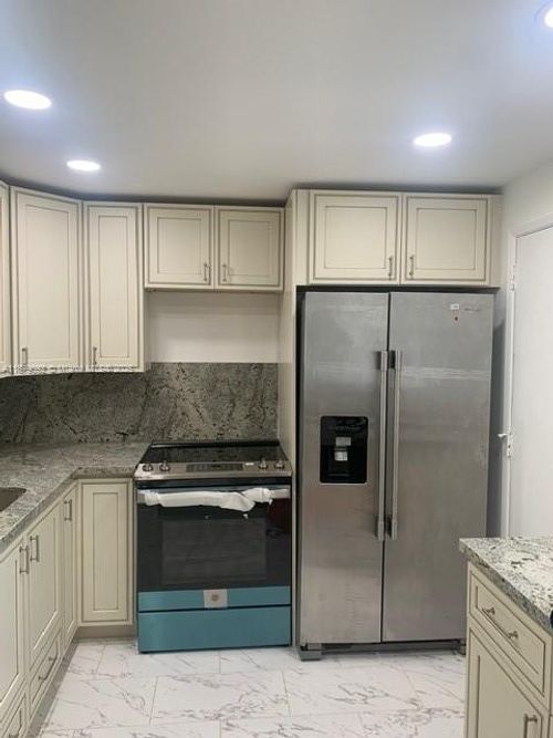 apt-305-901 Ne 14th Ave, Hallandale Beach, FL, 33009-2703 | Card Image