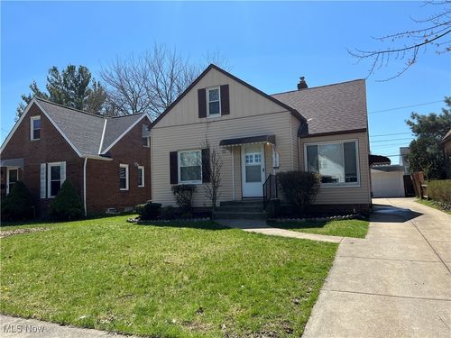 8109 Pelham Dr, Parma, OH, 44129-4301 | Card Image