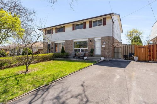 102 Berkindale Drive, Hamilton, ON, L8E1M5 | Card Image