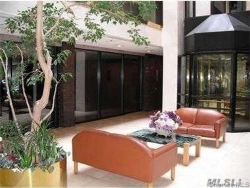 304-5-123 Middle Neck Rd, Great Neck, NY, 11021-1249 | Card Image