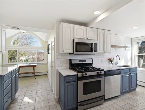 b-30B Graves Ave, Northampton, MA, 01060-3204 | Card Image