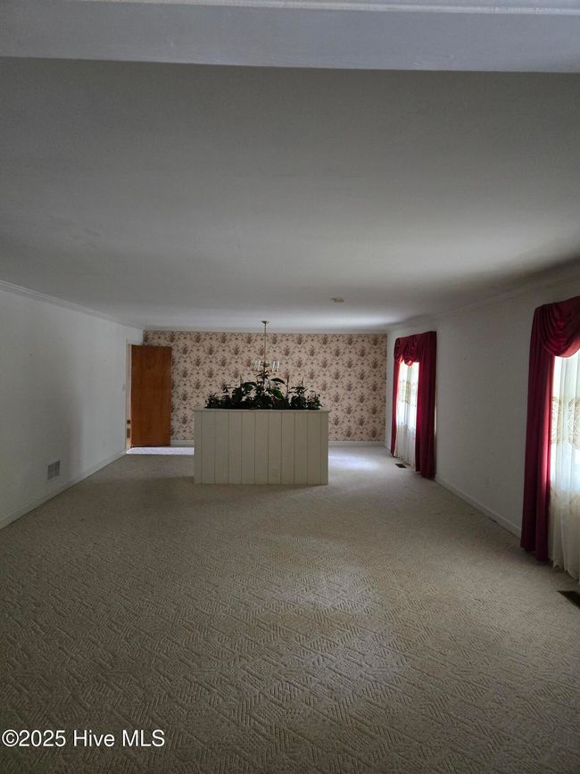 705 School Dr, House other with 5 bedrooms, 3 bathrooms and 1 parking in Williamston NC | Image 4
