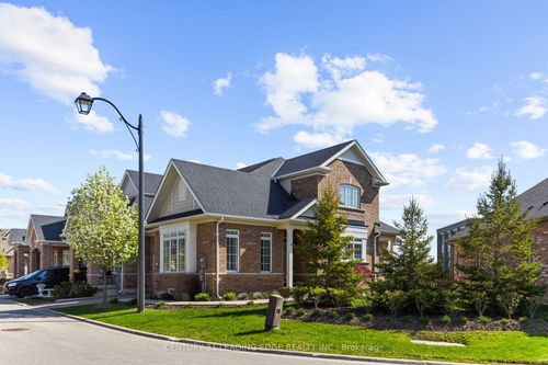35 Lobelia St, Brampton, ON, L6R3Z6 | Card Image