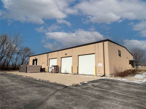 422 Performance Dr, Cedar Falls, IA, 50613-6920 | Card Image