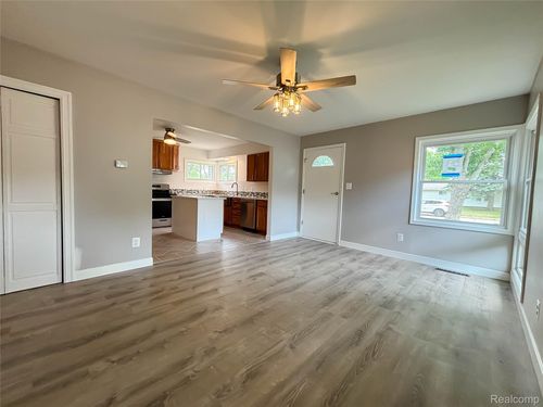 36021 Hazelwood St, Westland, MI, 48186-8214 | Card Image