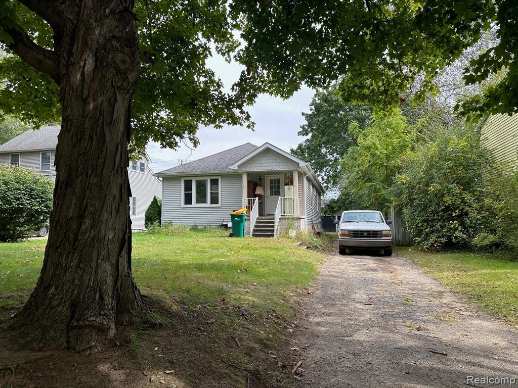 Lake Way, Farmington, MI 48336