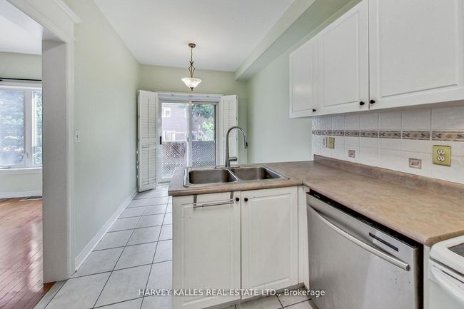 241 Denise Cir, House attached with 3 bedrooms, 3 bathrooms and 3 parking in Newmarket ON | Image 13