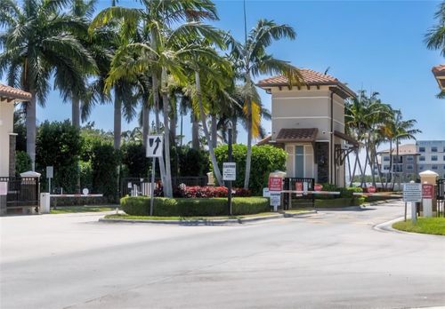 8915-8915 W 35th Ave, Hialeah, FL, 33018-1871 | Card Image