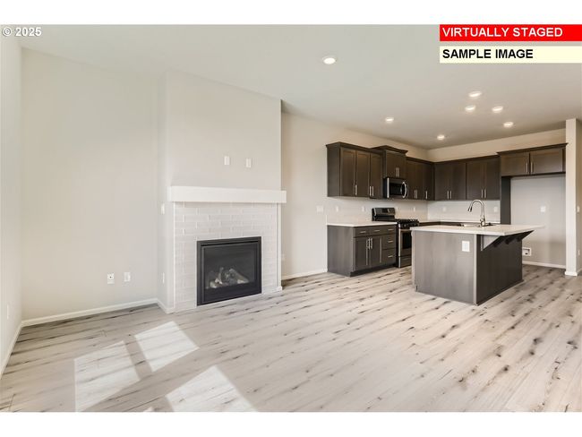 734 Pickering Ln, House other with 3 bedrooms, 3 bathrooms and 2 parking in Woodburn OR | Image 4