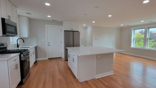2w-2840 W Arthur Street, Chicago, IL, 60645 | Card Image