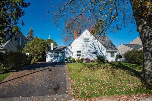 37 Winter Ln, Hicksville, NY, 11801-6219 | Card Image