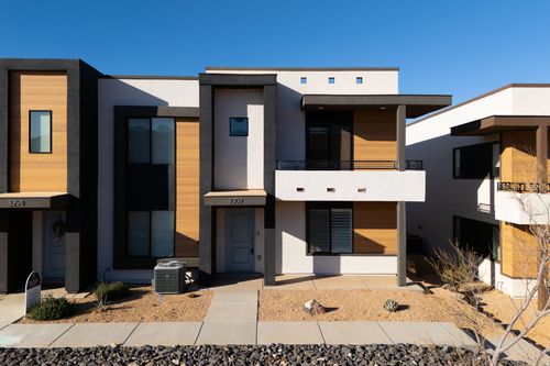 3302 E Elkhorn Ln, Washington, UT, 84780-3632 | Card Image