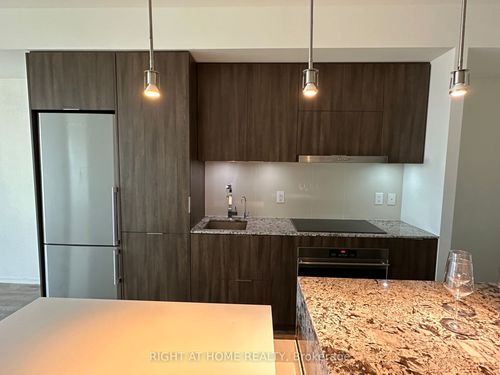 3205-1 Bloor St E, Toronto, ON, M4W0A8 | Card Image