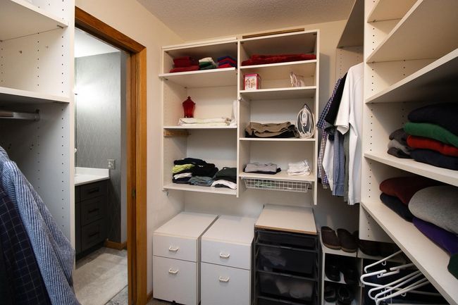 Walk-in Closet | Image 21