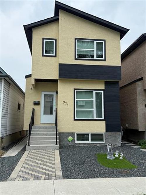 971 Strathcona St, Winnipeg, MB, R3G3G4 | Card Image
